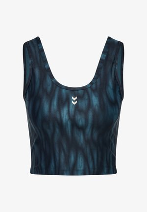 Kvindes mørkeblå og sorte tie-dye crop top med rund halsudskæring og lille hvidt dobbelt-chevron logo centreret på brystet.