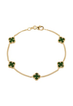 Guld kæde armbånd med fem grønne kløverformede charme jævnt fordelt omkring det og med en hummerkrog lukning.
