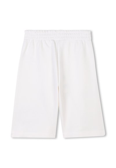 Witte, knie-lange shorts met een elastische tailleband, gemaakt van een zachte, gladde stof. Heeft een eenvoudige uitstraling zonder zichtbare patronen of accenten.
