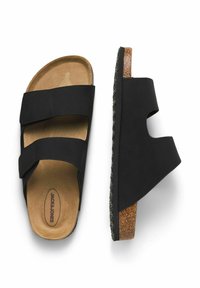 Sorte slidesandaler med to justerbare stropper, korkfodersål og struktureret gummisål. Etiketten læser "JACK & JONES." Glat mat finish.