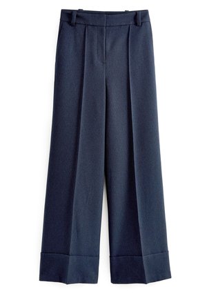 Pantalon large bleu marine avec un motif subtil à rayures verticales et des ourlets retroussés, doté d'une ceinture avec passants pour ceinture.