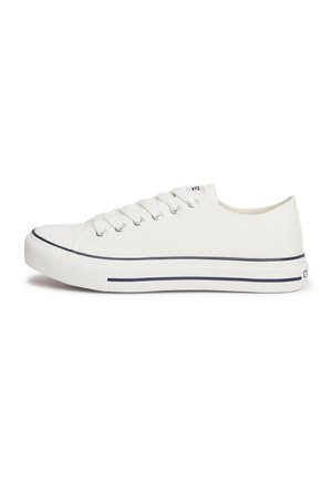 Trainers - white