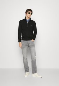 BOSS KANOBIX - Camisola - black