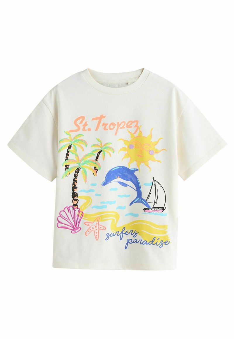 Vit bomull t-shirt med färgglada strandtemade grafik: palmträd, en delfin, en sol och en segelbåt, med texten "St. Tropez" och "surfers paradise."