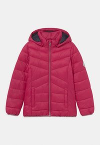 Doudoune rose vif avec un design matelassé horizontal et diagonal, une capuche doublée grise et deux poches latérales. Fermeture éclair à l'avant.