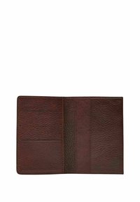 Nahkalompakko tummanruskeana, jossa on teksturoitu pinta, neljä korttipaikkaa ja keskeinen osasto. Sisäpuoli on sileä ja siinä on kontrastiväriyksityiskohtia.