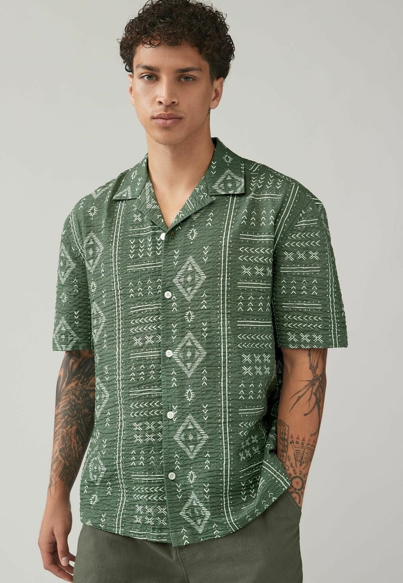 Next PRINTED NAVAJO STYLE SHORT SLEEVE - REGULAR FIT - Vapaa-ajan kauluspaita - khaki green