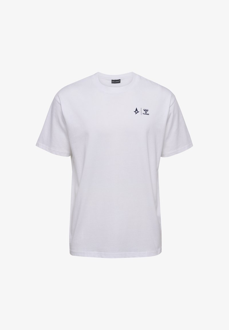 Hvid bomulds T-shirt med rund hals, korte ærmer og et lille marineblåt logo på brystet. Klassisk pasform og glat tekstur.