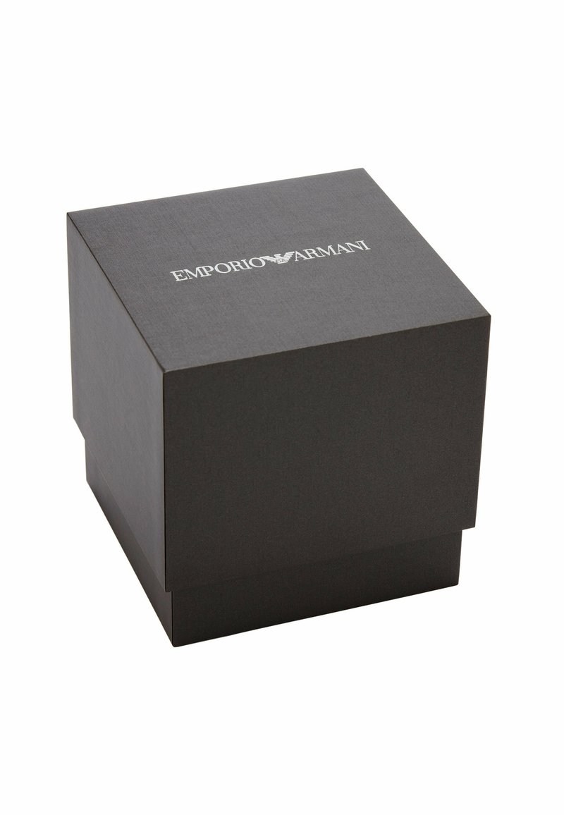 Sort papærsgaveæske med en glat overflade, prydet med "Emporio Armani" logoet i hvidt på låget. Æsken har en kvadratisk form.