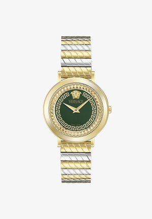 Orologio in tonalità oro e argento con quadrante verde, logo di un leone in rilievo, ghiera con motivo geometrico e design del bracciale a maglie intrecciate.