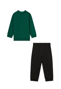 Groen shirt met lange mouwen en geribde manchetten, gecombineerd met zwarte joggingbroek met elastische tailleband en taps toelopende enkels.