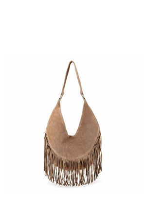 Borsa hobo in camoscio marrone con frange lungo il bordo inferiore e una tracolla larga.