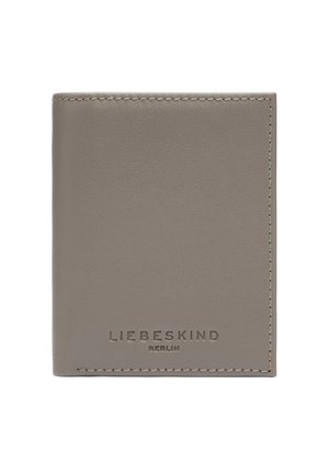 Portefeuille en cuir gris avec une texture lisse, présentant un logo de marque en relief et un design rectangulaire épuré. Détails de coutures subtiles.