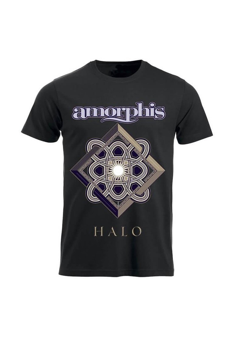 Černé bavlněné tričko s geometrickým vzorem a centrálním motivem slunce. Nad ním je v purpurové barvě vytištěno „amorphis“ a pod ním v zlaté barvě „HALO“. 