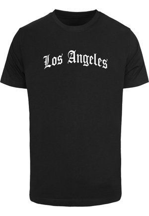 Čierne bavlnené tričko s bielym gotickým textom "Los Angeles" napísaným cez prednú stranu. Krátke rukávy a dizajn s okrúhlym výstrihom.