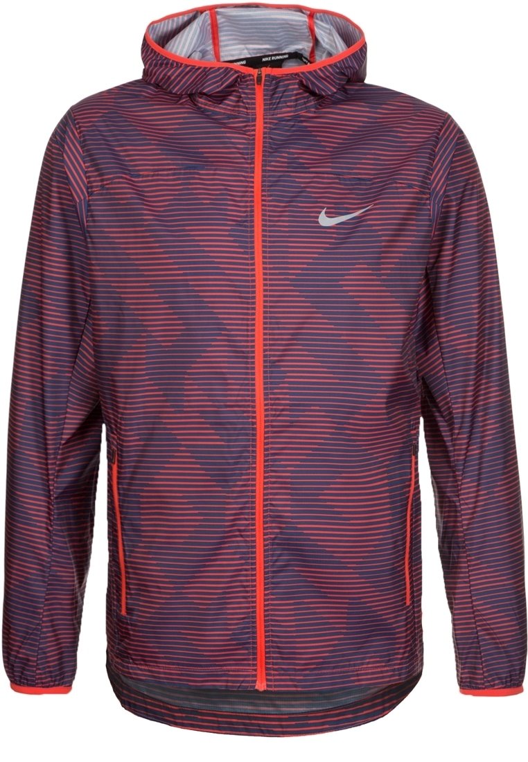 Veste de course Nike en violet foncé avec des rayures rouges. Dotée d'une capuche, d'un zip frontal et de poignets élastiques. Tissu léger et respirant.