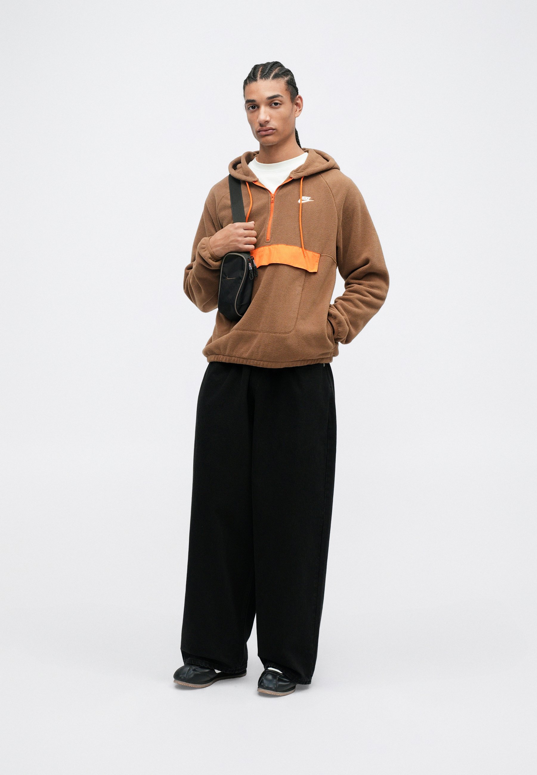 Nike Sportswear CLUB WINTER - Hoodie - mosswood brown/campfire