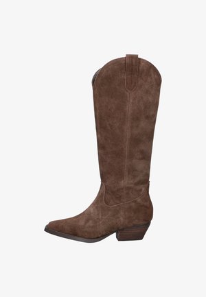 Brauner Wildleder-Cowboy-Stiefel mit spitzer Vorderkappe, hohem Schaft und gestapeltem Holzabsatz. Mit Ziernähten entlang des Designs und einer Zuglasche.