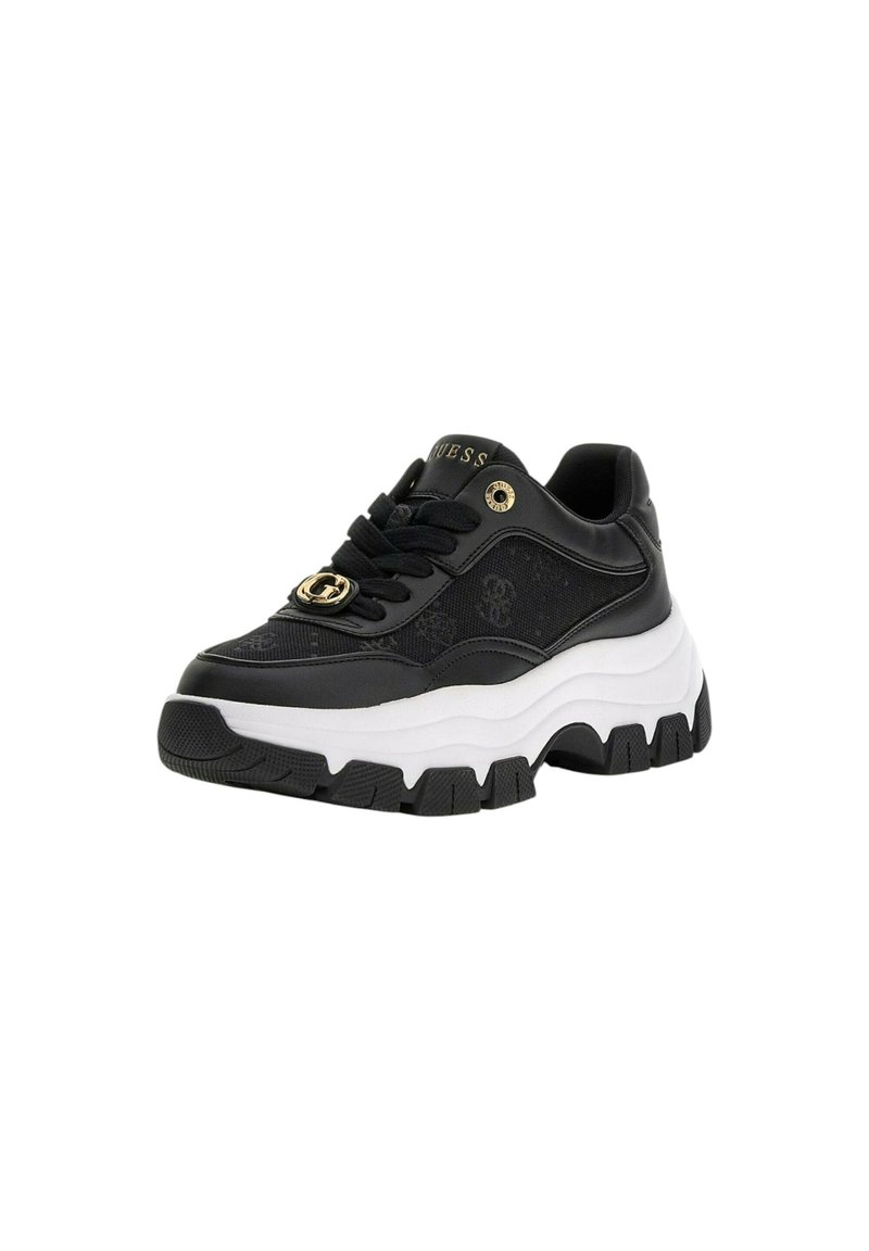Sneaker sportive nere con tomaia in tessuto testurizzato, suola bianca spessa e dettagli in hardware dorato. Presentano lacci e un logo in forma discreta.