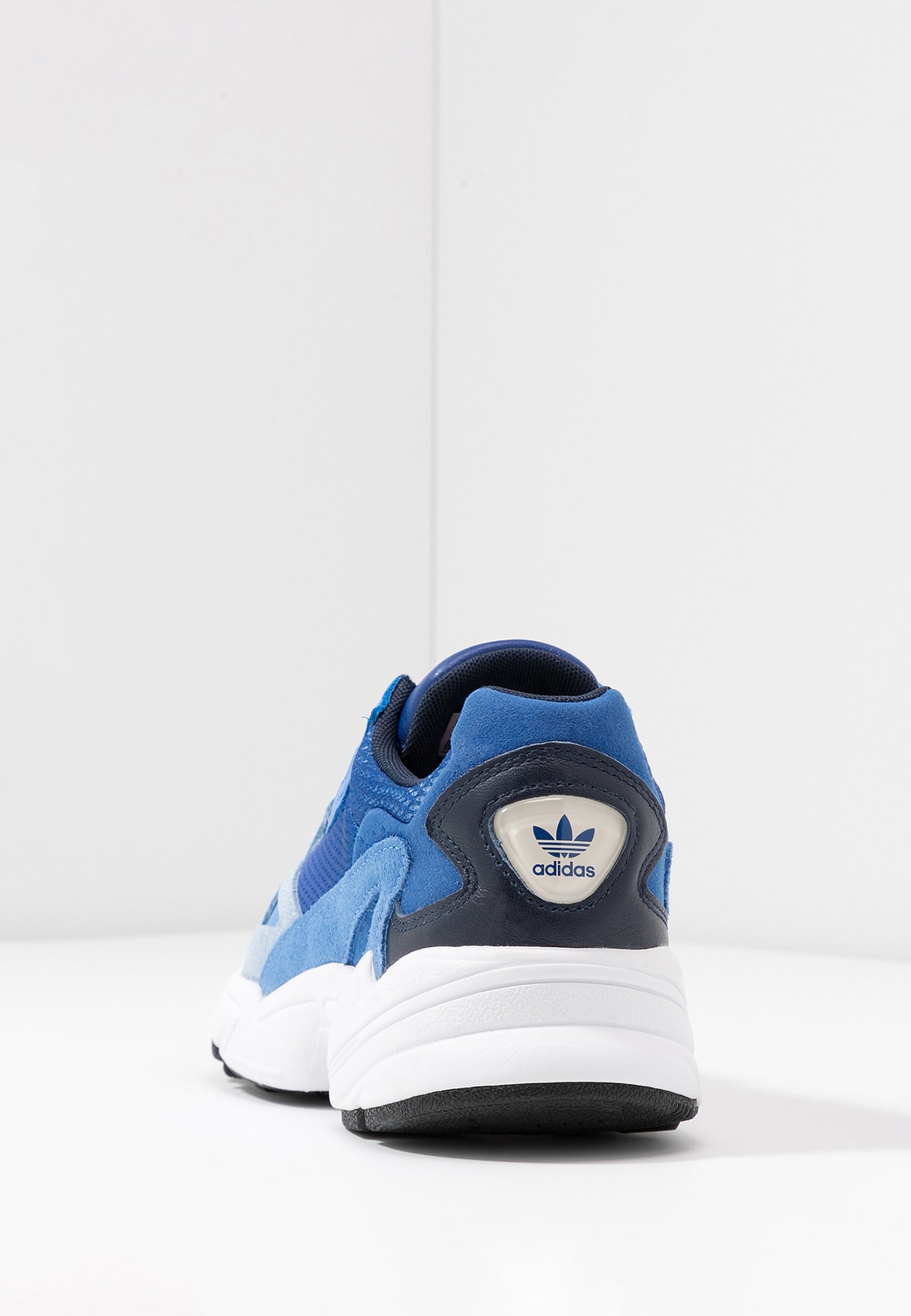 adidas Originals FALCON Joggesko blue tintglow blue Kjøp adidas Originals Dragon J Shock Pink S16Ftwr White sko
