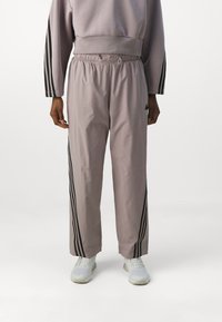 adidas Sportswear Teplákové kalhoty - preloved fig/black