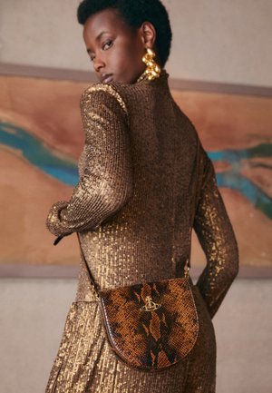 Vivienne Westwood SADDLE CROSSBODY - Olkalaukku - brown