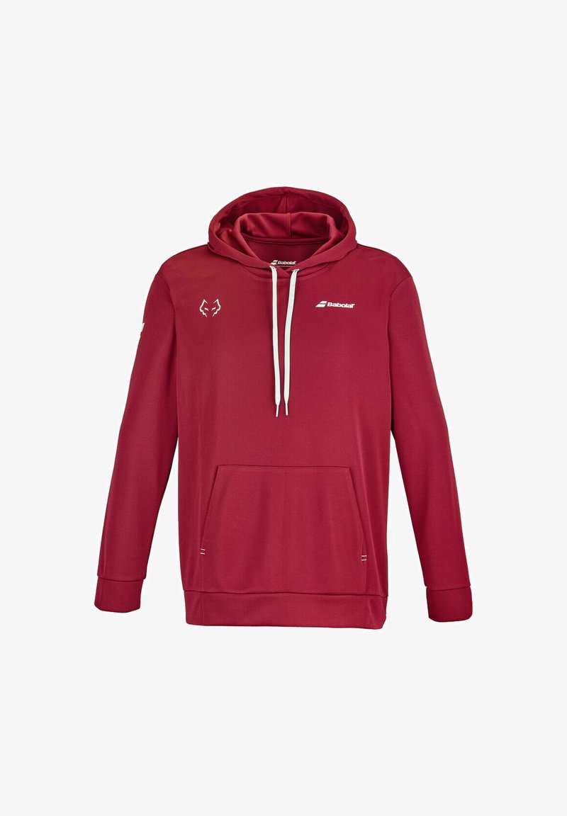 Rød hættejakke med hvide snore, frontlomme i kangurostil og små hvide logoer på brystet og ærmet.