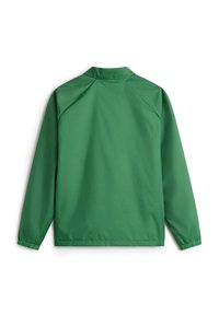 Groene lichtgewicht jas met een soepele textuur, raglanmouwen en een staande kraag. Voorzien van elastische manchetten en een rechte onderzoom.