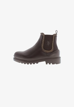 Brązowe skórzane botki typu chelsea z teksturowanym elastycznym panelem bocznym i gumową podeszwą. Projekt zawiera dekoracyjny wzór w pobliżu kołnierza.