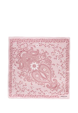 Jasnoróżowy kwadratowy szal z misternymi, ciemnoróżowymi wzorami paisley i kwiatowymi, małymi białymi kwiatkami oraz logo "Deni Cler Milano" w rogu.
