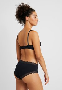 Hanro SOFT CUP - Kaarituettomat rintaliivit - black