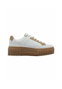Sneaker bianco e beige con suola spessa e rigata. Presenta una tomaia in pelle liscia, punta rotonda e lacci. Accentuato con un pannello beige.