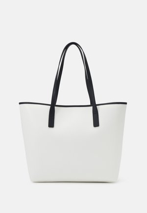 Sac tote blanc avec poignées et bordures noires, présentant un design lisse et minimaliste sur un fond uni.