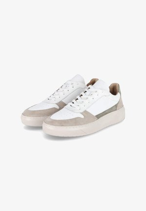 White sneakers with suede beige accents, round toes, flat laces, and lightly textured rubber soles. Minimalist design and contrasting details.