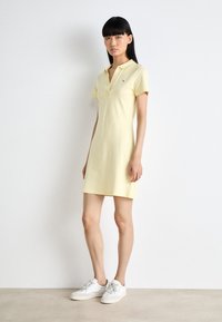 Tommy Hilfiger SLIM OPEN DRESS - Dnevna haljina - lemon zest