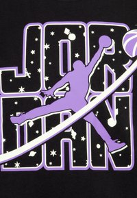 Jordan FLIGHT GALAXY GLOW TEE - Nyomott mintás póló - black