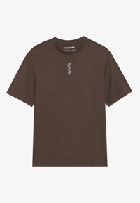 Braunes T-Shirt mit kurzen Ärmeln aus Baumwolle, das ein zentrales weißes Blumendesign über dem Kragen aufweist. Klassischer Rundhalsausschnitt, lockere Passform.