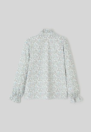 Blouse à manches longues en tissu léger avec un motif floral délicat, dotée de poignets volantés et d'un col montant. Fond principalement blanc.