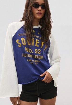 Bershka, LONG RAGLAN SLEEVE WITH CONTRAST PRINT - T-SHIRT - T-shirt à manches longues - royal blue