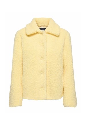 Gul fleece-jakke med krage, frontknapper og teksturert stoff. Har lange ermer og et koselig design.