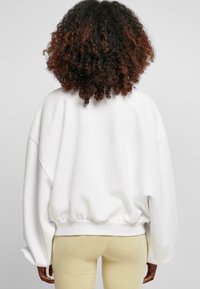 Urban Classics OVERSIZED TRIANGLE CREW NECK - Melegítőfelső - white