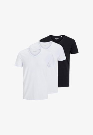 Tre T-shirt con scollo a V in bianco e nero, disposte sovrapposte, su sfondo bianco.