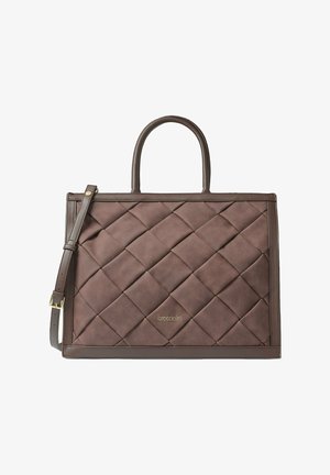 Sac fourre-tout matelassé marron avec des poignées doubles et une bandoulière ajustable. Présente un détail de logo doré sur le devant et des finitions en cuir lisse.