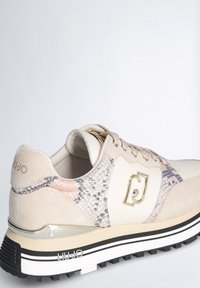 LIU JO WITH PYTHON-PRINT - Sneakers - sand