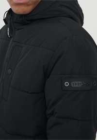 11 Project Vinterjakker - black