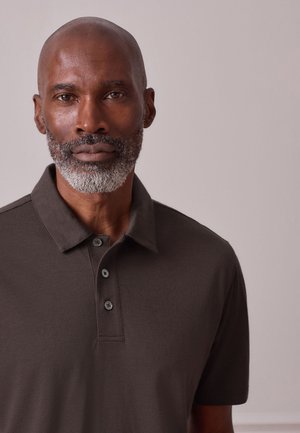 Next, REGULAR FIT - SIGNATURE - Poloshirts - brown