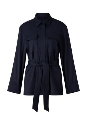 Marineblaue, taillierte Hemdjacke aus glattem Stoff, mit Knopfleiste, zwei Brusttaschen und einem Taillengürtel. Lange Ärmel mit Manschetten.