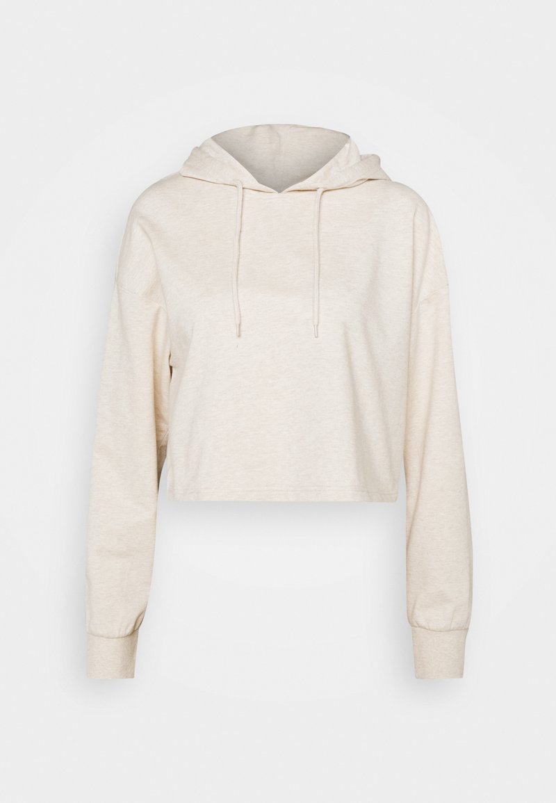Sweat à capuche court beige clair avec manches longues, capuche à cordon et poignets côtelés, montré sur un fond uni.