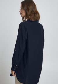 Fransa FRFAMADDIE - Blúzka so zapínaním na gombíky - navy blazer