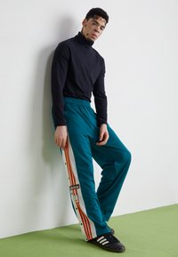 adidas Originals ADIBREAK - Pantalones deportivos - legacy teal